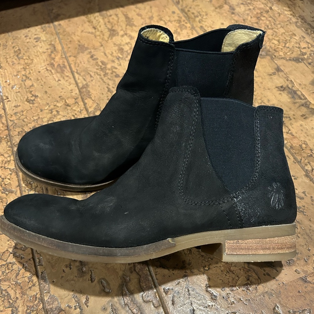Super cute Fly London booties.